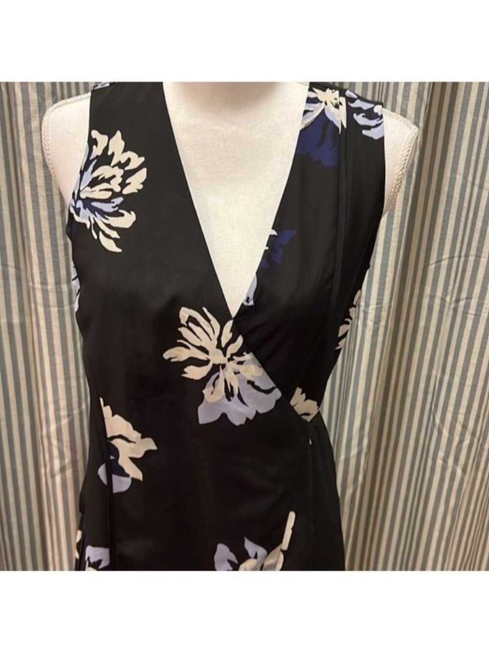 Banana Republic women’s wrap dress Size XS black floral print sleeveless - Picture 7 of 12